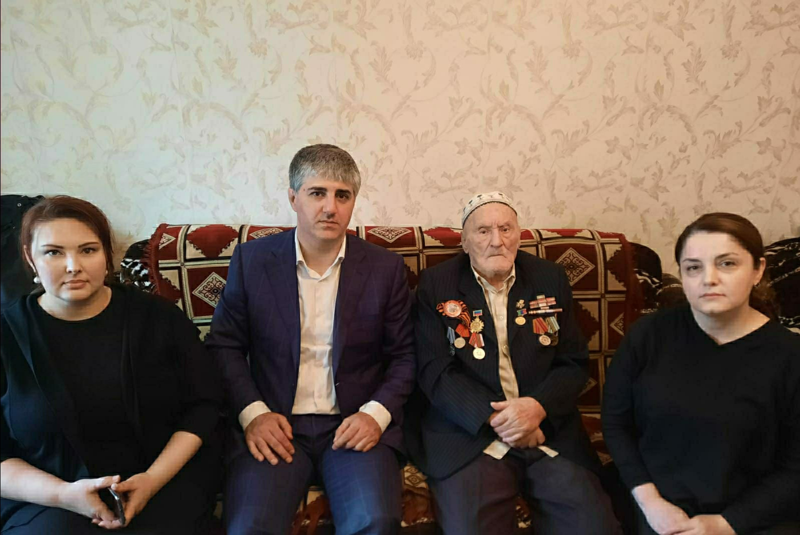 Поздравили с Днем Победы.